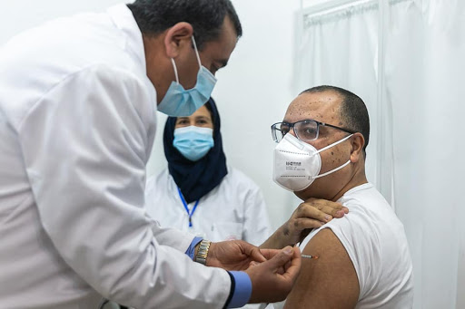 Scandaleux: 60.000 citoyens rayés de la liste des personnes concernées par la vaccination pour immuniser les ministres et leurs familles