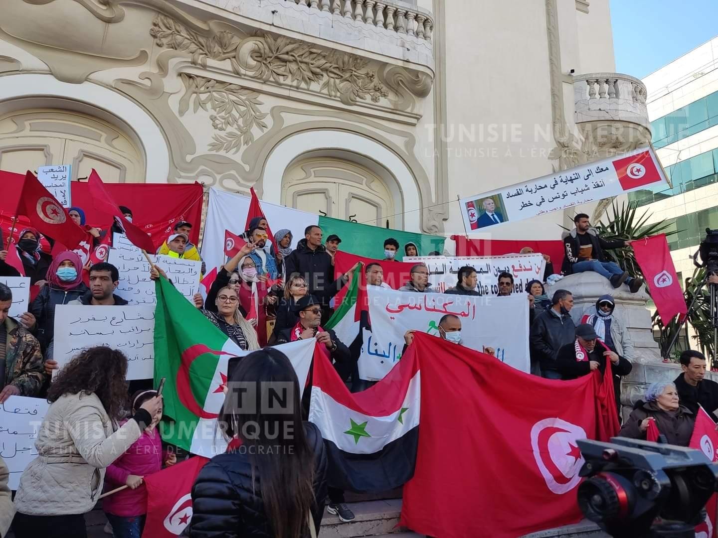 Tunis: Une faible affluence à la manifestation pour les nouvelles mesures annoncées par Kais Saied [Photos]