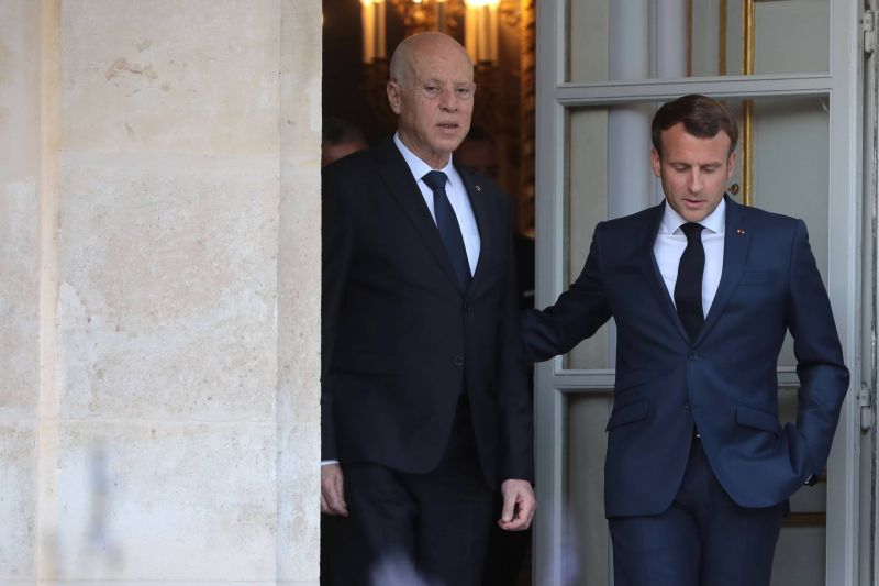 Kais Saied s’est rendu en secret à Paris pour rencontrer Macron selon Rafik Abdessalem