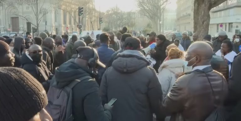 Manifestation Devant L’ambassade De Tunisie à Paris Tunisie