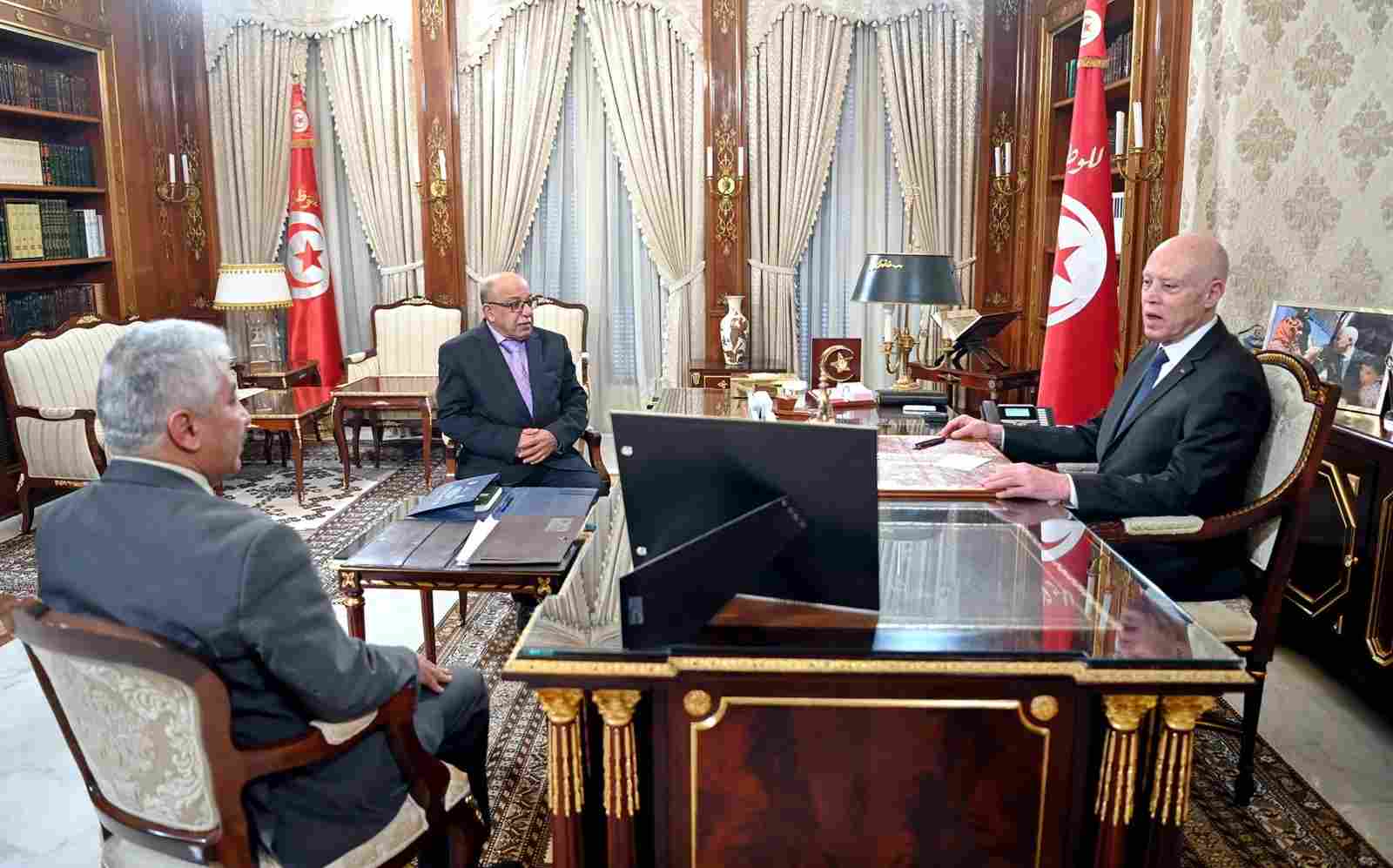 Tunisie : Engagement présidentiel pour renforcer l’emploi et lutter contre la précarité professionnelle