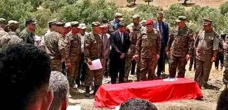 Tunisie – Inhumation du militaire tué hier à la frontière avec la Libye