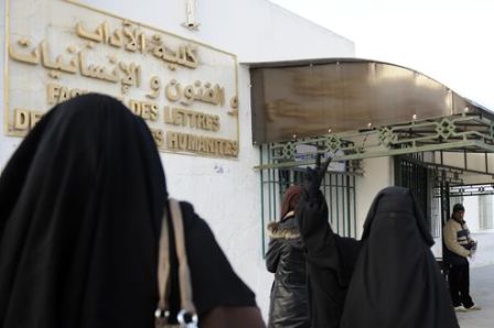 Tunisie Facult s Le niqab  obtient gain de cause malgr  